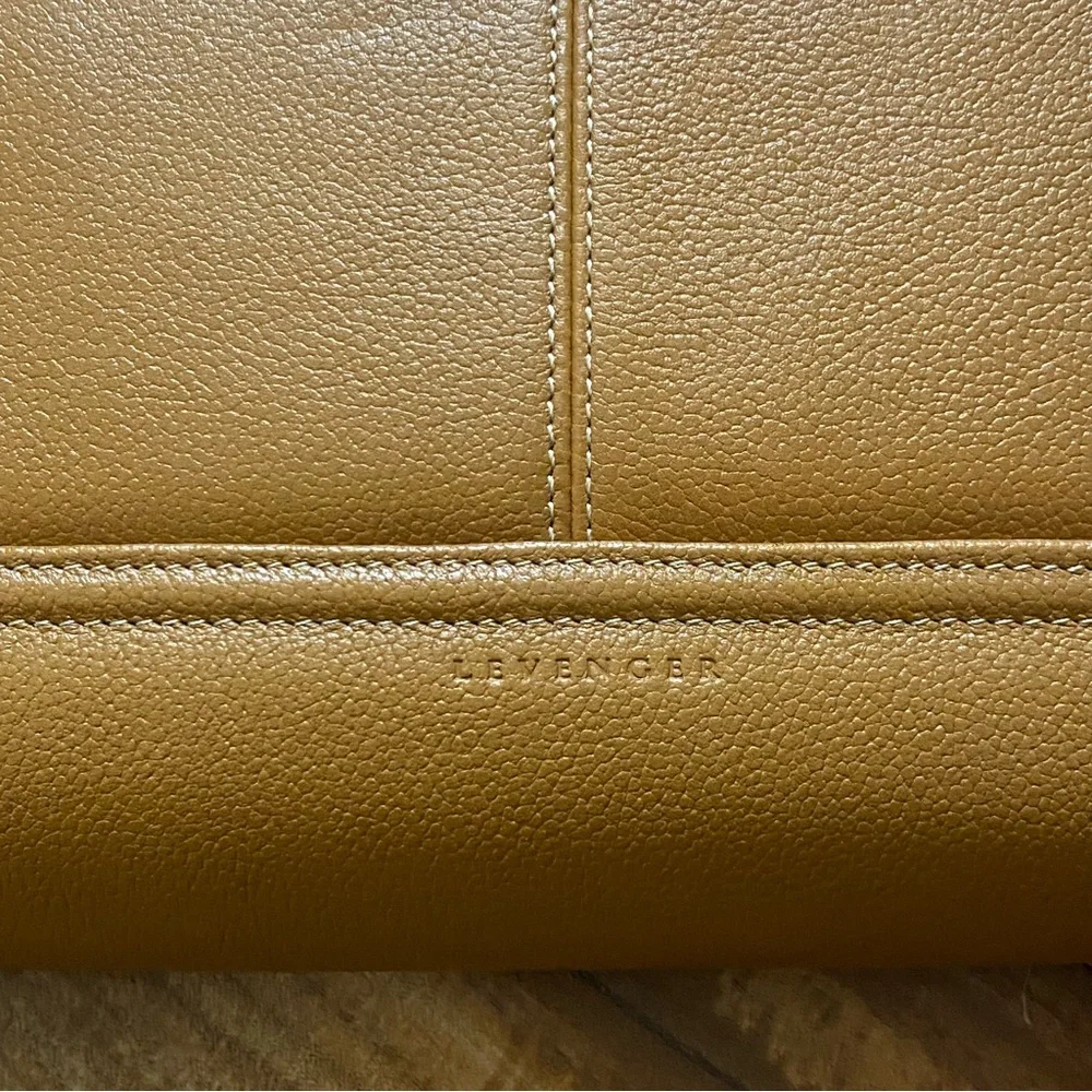 Levenger • Pebble Leather Laptop Case